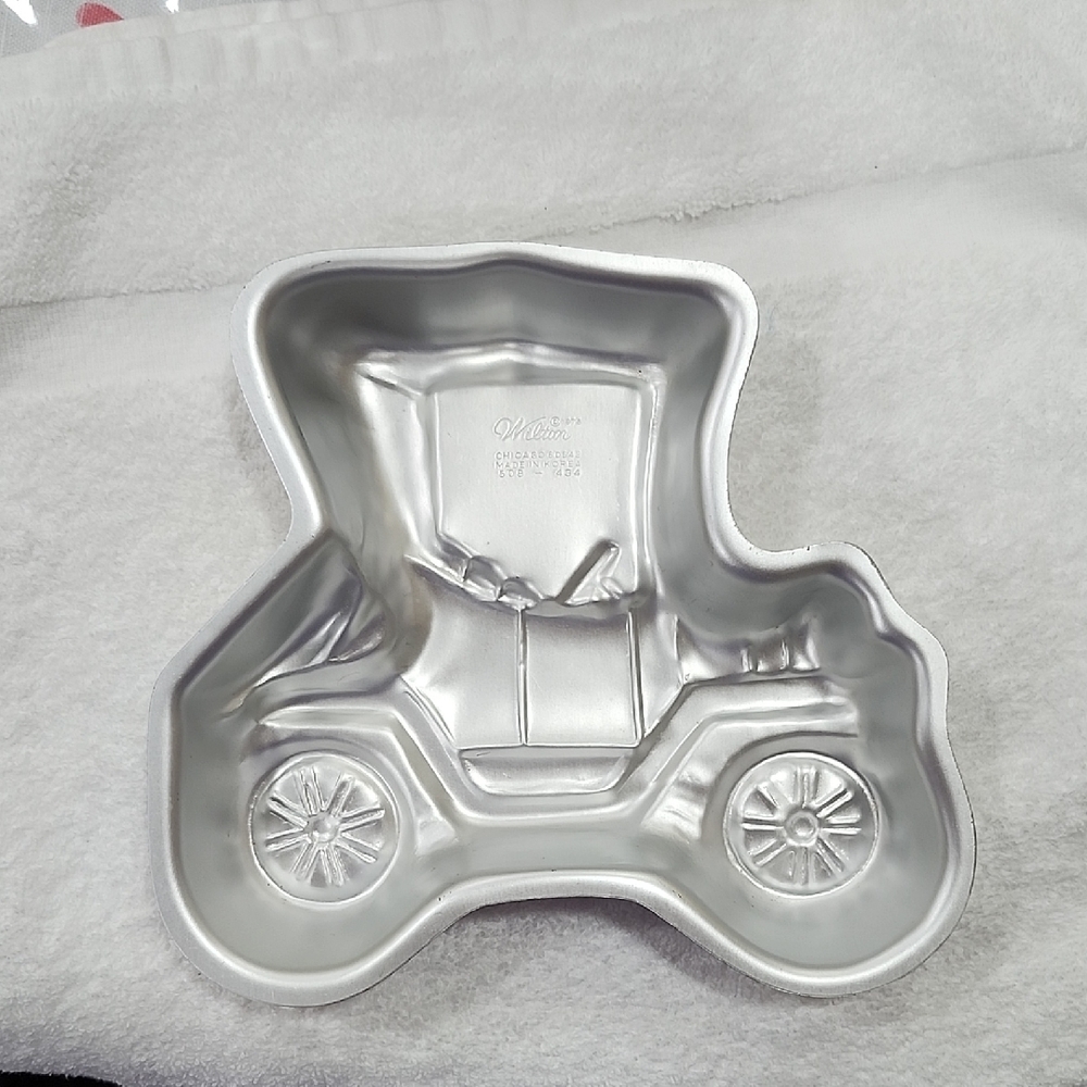 VINTAGE WILTON ANTIQUE CAR ALUMINUM CAKE MOLD